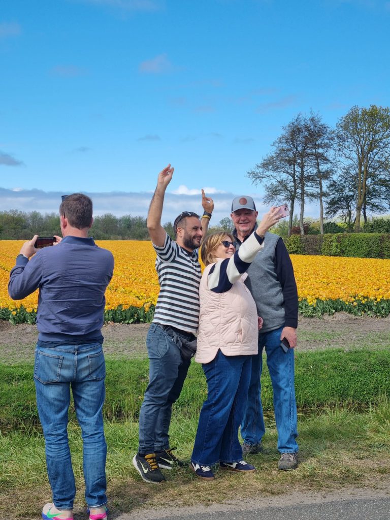 Small Group Tour: From Amsterdam, Keukenhof (tulips), Zaanse Schans, Volendam