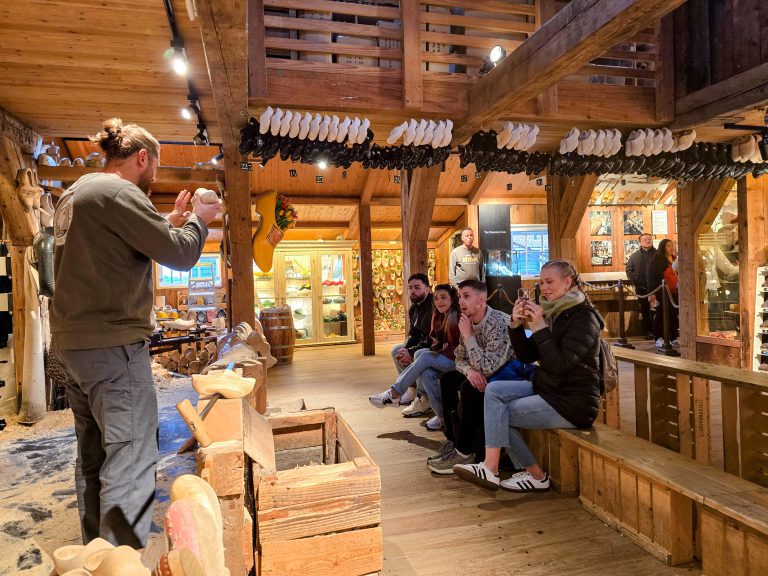 Travel in 2026: Why Small Groups Are the New Form of “Luxury”