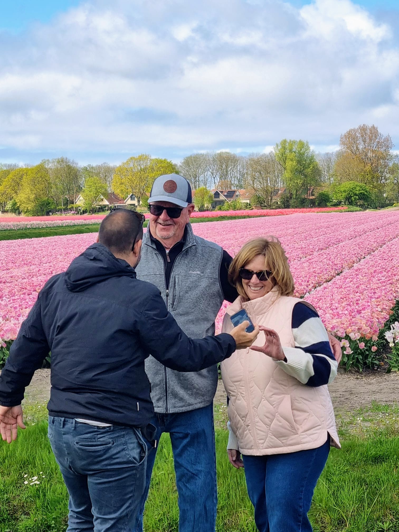 Small Group Tour: From Amsterdam, Keukenhof (tulips), Zaanse Schans, Volendam